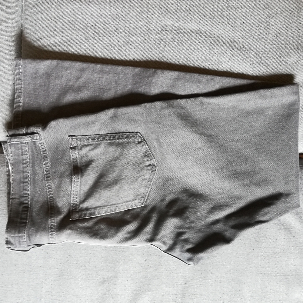 NWOT Grey stretch skinny jeans